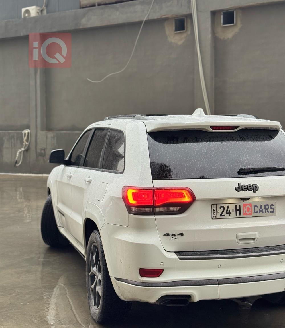 جیپ گراند شیرۆکی